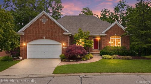 23184 Mission Ln, Farmington Hills, MI, 48335-3113 | Card Image
