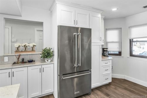 6 Cold Harbour Ln, Woodbury, NY, 11797-2427 | Card Image