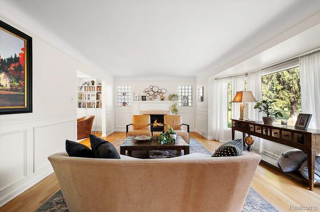 Living Room with fireplace | Image 4