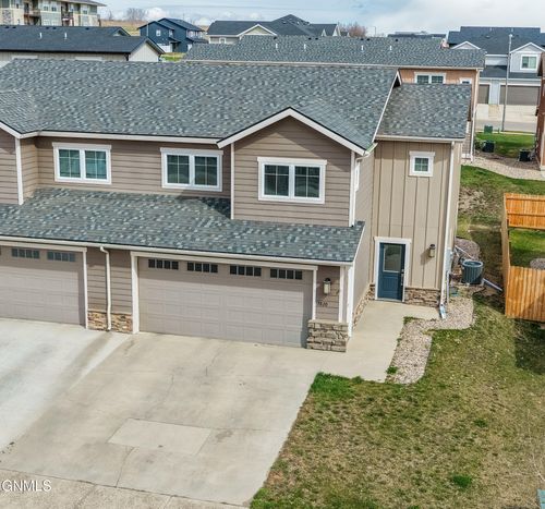 2820 27th Street W, Williston, ND, 58801 | Card Image