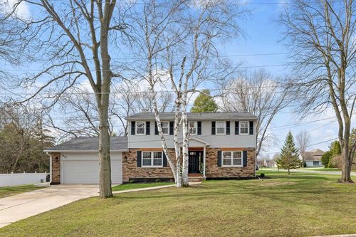 1300 Hiawatha Circle, Ashwaubenon, WI, 54313 | Card Image