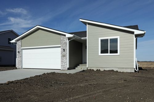 400 Ne Chalet St, Elkhart, IA, 50073-8202 | Card Image