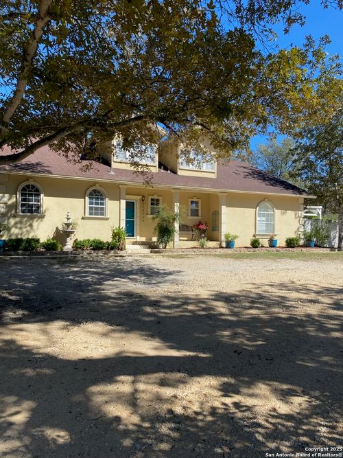 556 Flower Trail Loop, Floresville, TX, 78114-4516 | Card Image