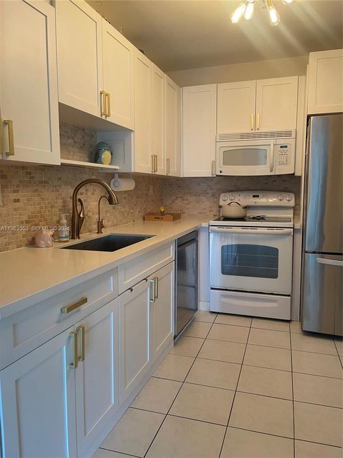 apt-201-201 180th Dr, Sunny Isles Beach, FL, 33160-2728 | Card Image