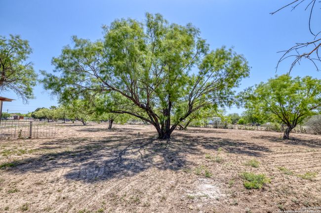 1390 Windmill Rd, House other with 2 bedrooms, 2 bathrooms and null parking in Uvalde TX | Image 31