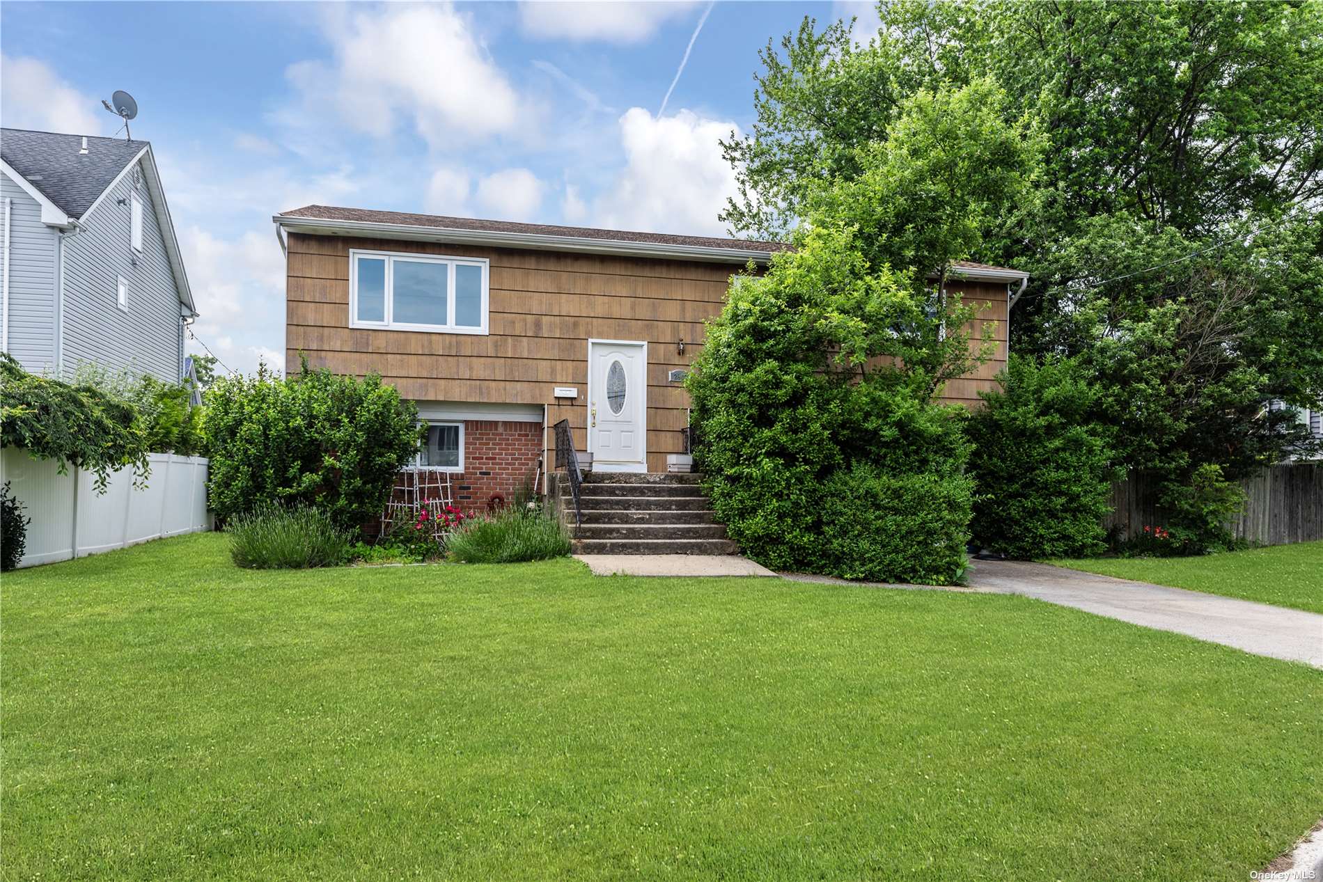 Riverside Ave, Seaford, NY 11783