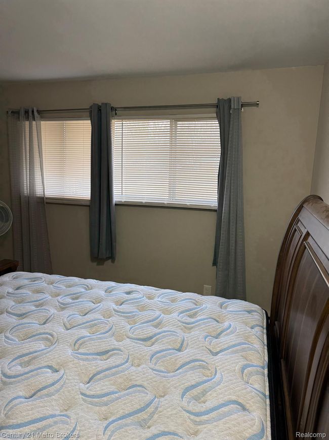 1095 Cora Dr, House other with 3 bedrooms, 2 bathrooms and null parking in Flint MI | Image 10