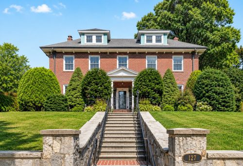 127 Commonwealth Ave, Chestnut Hill, MA, 02467-1004 | Card Image