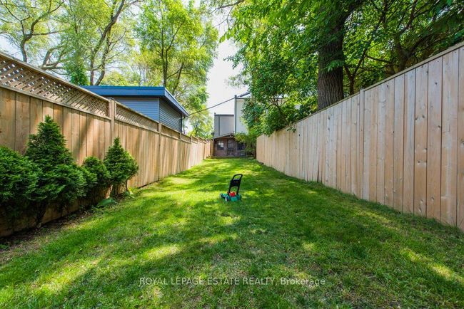 2311 Gerrard St E, House attached with 3 bedrooms, 2 bathrooms and null parking in Toronto ON | Image 24