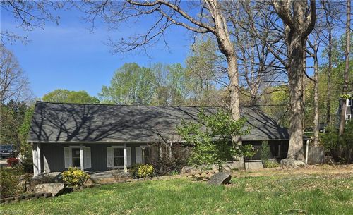 1010 High Ridge Rd, Kernersville, NC, 27284-8820 | Card Image
