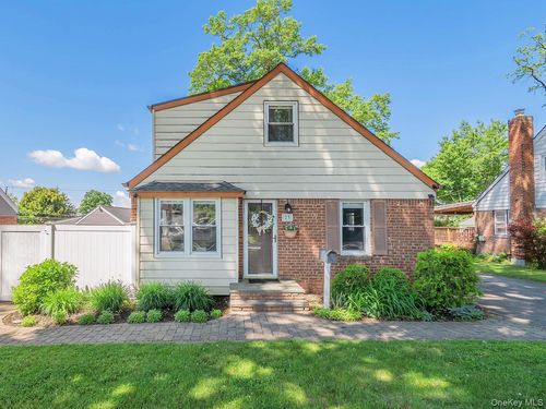 23 Phillips Rd, Glen Cove, NY, 11542-2016 | Card Image
