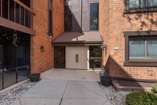 300-5200 S Tuckaway Boulevard, Greenfield, WI, 53221 | Card Image