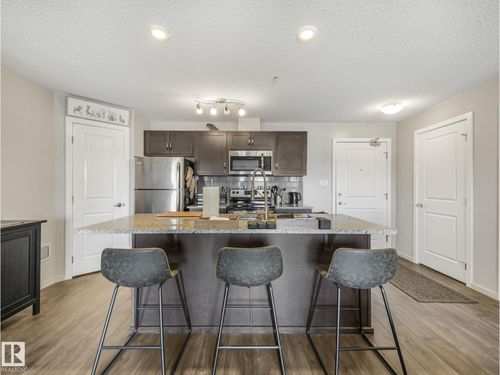 7711 71 St Nw, Edmonton, AB, T6B3W3 | Card Image