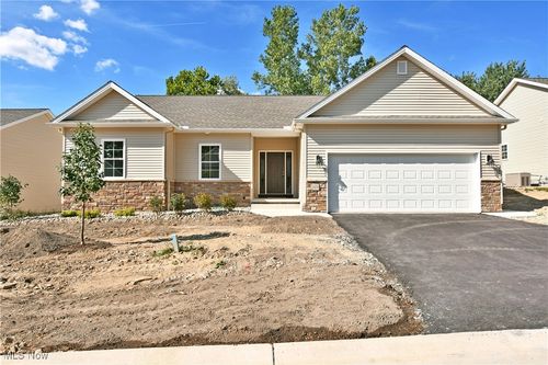 2261 Saddlebrook Ln, Cortland, OH, 44410-1789 | Card Image