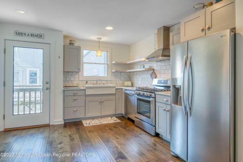 11 Beach St, Sea Bright, NJ, 07760-2209 | Card Image
