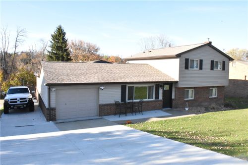 130 Penn Woods Dr, Irwin, PA, 15642-9434 | Card Image