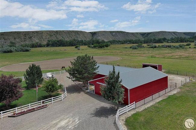 Beautiful Red Barn | Image 4
