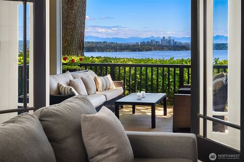 618 37th Avenue, Seattle, WA, 98122 | Card Image