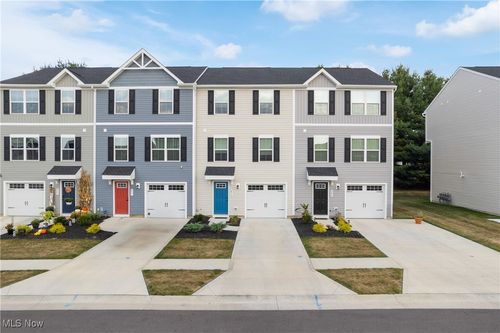 251 Slate Ridge Dr, Barberton, OH, 44203-8601 | Card Image