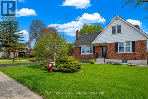 21 Gregory St, Brampton, ON, L6Y1G2 | Card Image