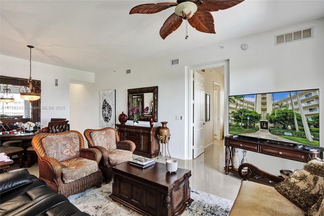 APT-501 - 3500 Oaks Clubhouse Dr, Condo with 3 bedrooms, 2 bathrooms and null parking in Pompano Beach FL | Image 43