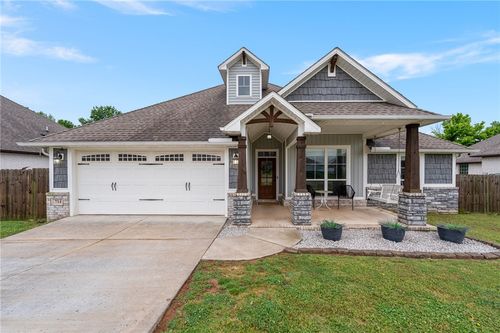 714 Macdonald Dr, Pea Ridge, AR, 72751-3034 | Card Image