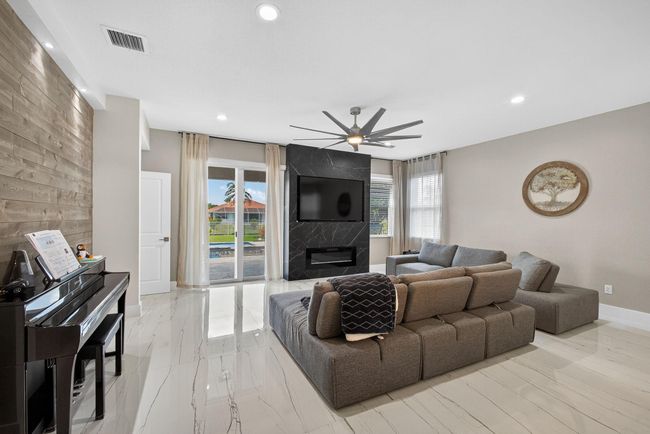 12041 Cypress Key Way, House other with 5 bedrooms, 3 bathrooms and null parking in Royal Palm Beach FL | Image 13
