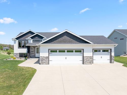 409 10th St Nw, Dodge Center, MN, 55927-2605 | Card Image