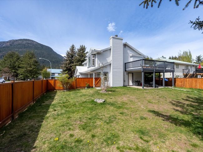 7390 Larch Street, House other with 3 bedrooms, 3 bathrooms and 5 parking in Pemberton BC | Image 21