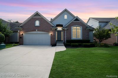 47327 Hunters Park Drive, Condo with 4 bedrooms, 3 bathrooms and null parking in Plymouth Twp MI | Image 1