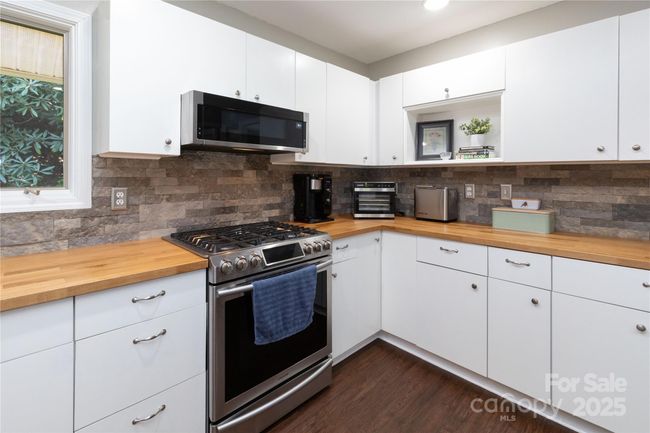 401 Silver Fox Ln, House other with 3 bedrooms, 3 bathrooms and null parking in Pisgah Forest NC | Image 4