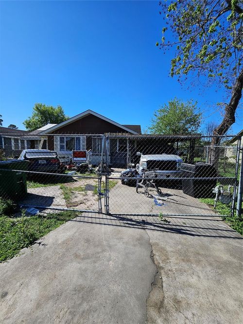 6826 Larkstone Street, Houston, TX, 77028 | Card Image