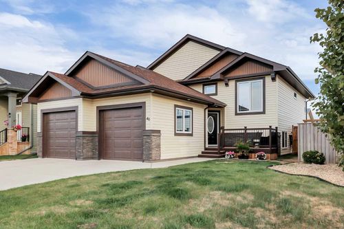 46 Mackenzie Cres, Lacombe, AB, T4L0B3 | Card Image