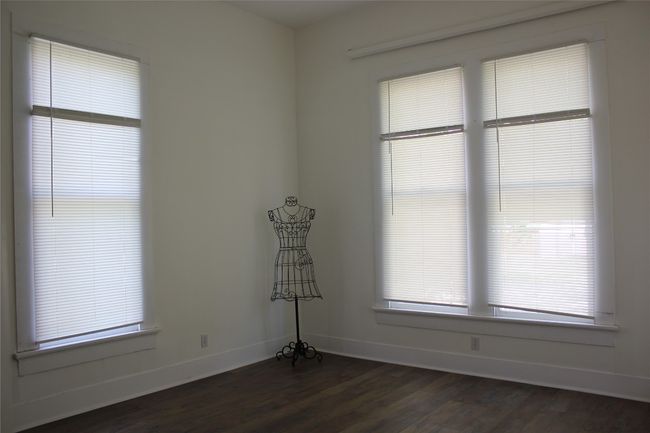 Spare room with dark wood finished floors and baseboards | Image 20