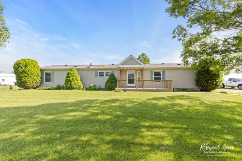 10868 E Le Claire St, Grant Park, IL, 60940-5557 | Card Image