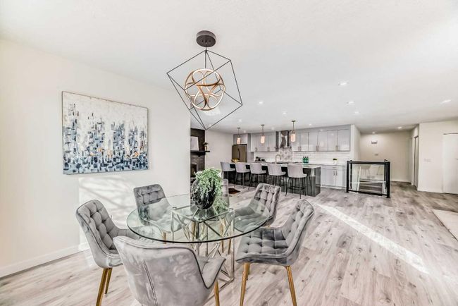 11377 Braeside Drive Sw, Home with 5 bedrooms, 3 bathrooms and 4 parking in Calgary AB | Image 16