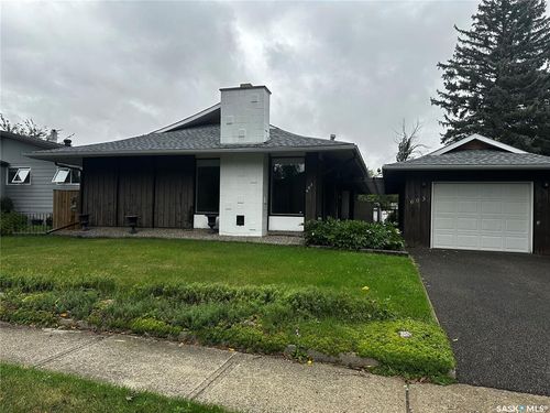 603 3 Rd Ave Nw, House with 3 bedrooms, 3 bathrooms and 3 parking in Weyburn SK | Card Image