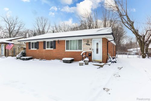 19736 Mckishnie St, Clinton Township, MI, 48035-4703 | Card Image