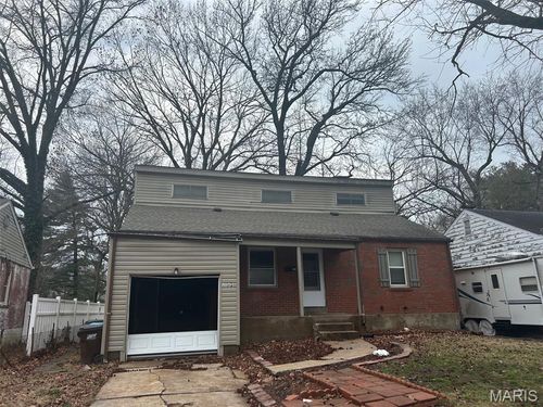 253 S Barat Ave, Ferguson, MO, 63135-2121 | Card Image