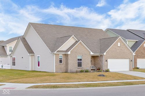 2751 Victory Dr, Columbus, IN, 47203-3394 | Card Image