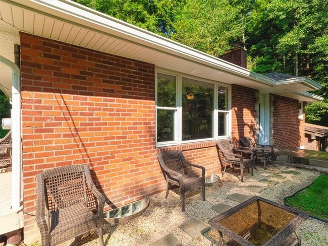5070 University Blvd, House other with 3 bedrooms, 2 bathrooms and 6 parking in Coraopolis PA | Image 5