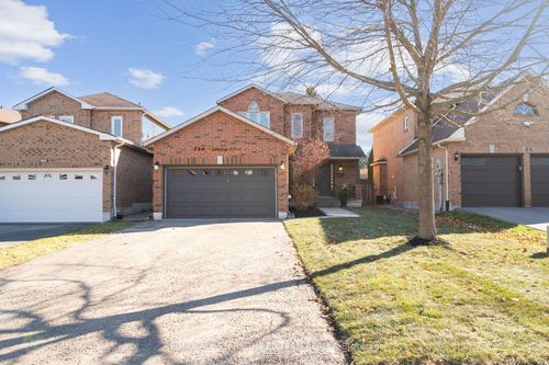 346 Pickering Cres, Newmarket, ON, L3Y8G7 | Card Image