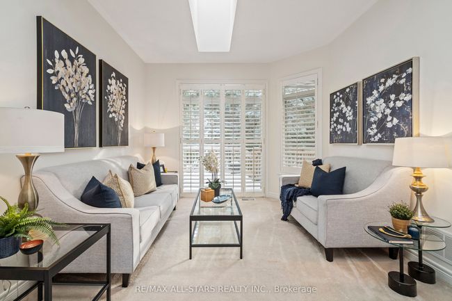 68 Celebrity Greens Way, Condo with 3 bedrooms, 2 bathrooms and 1 parking in Markham ON | Image 5