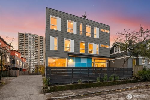 809 Ne 48th St, Seattle, WA, 98105-2561 | Card Image