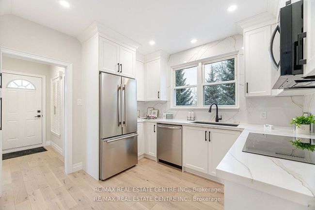 531 King St E, House other with 3 bedrooms, 2 bathrooms and 5 parking in Oshawa ON | Image 11