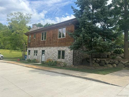 15045 Dixie Highway, Groveland Township, MI, 48442 | Card Image