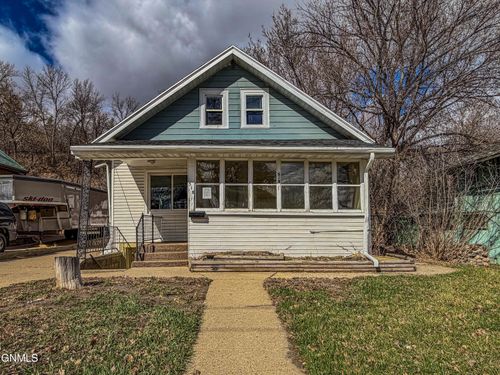 518 4th St Se, Minot, ND, 58701-4739 | Card Image