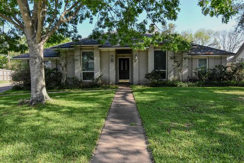60 Wedgewood Ct, Lake Jackson, TX, 77566-4427 | Card Image