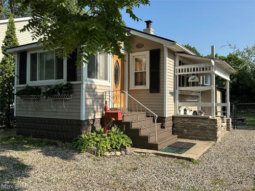 3057 Norcott Dr, Keego Harbor, MI, 48320-1066 | Card Image