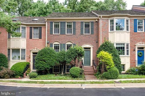 6867 Williamsburg Pond Ct, Falls Church, VA, 22043-1660 | Card Image